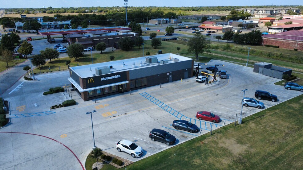 1900 W Everman Pky, Fort Worth, TX à vendre - Photo du bâtiment - Image 2 de 6