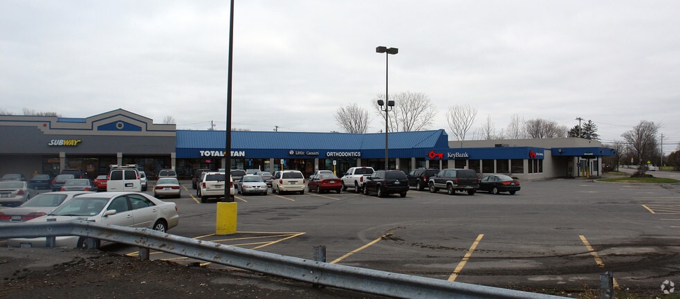 709 N Main St, North Syracuse, NY for lease - Building Photo - Image 2 of 5