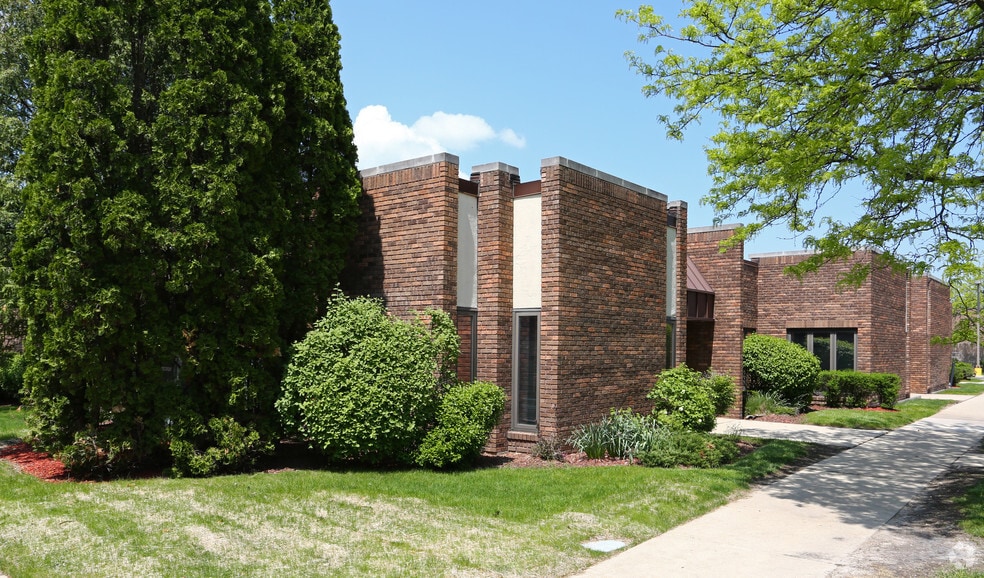 3345 N Arlington Heights Rd, Arlington Heights, IL for sale - Building Photo - Image 2 of 5