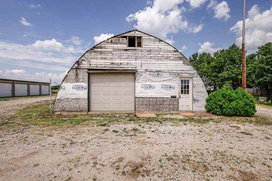 201 W Silknitter St, Rose Hill, KS à vendre - Photo du bâtiment - Image 3 de 20