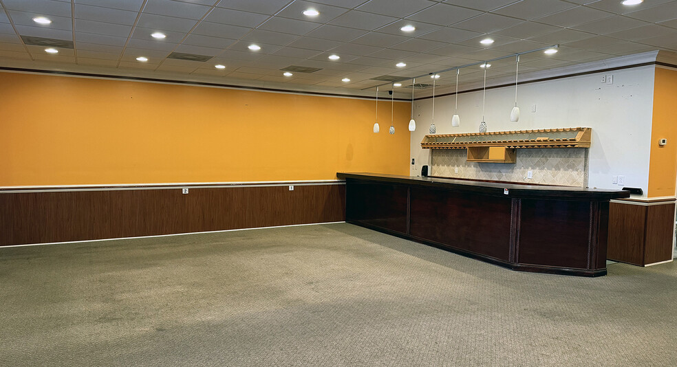 12200-12260 Branders Creek Rd, Chester, VA for lease - Interior Photo - Image 3 of 6