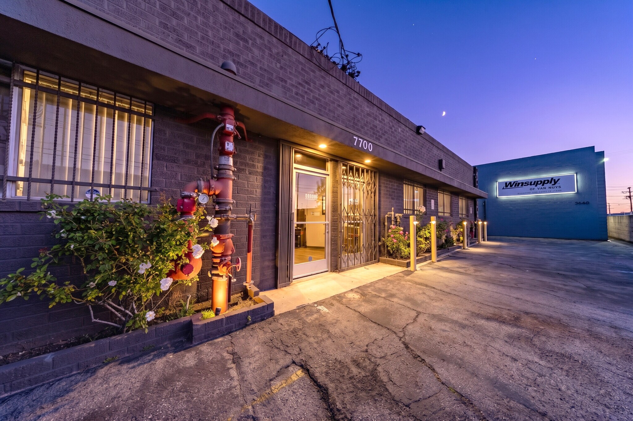 7700 Densmore Ave, Van Nuys, CA à louer Photo principale- Image 1 de 11