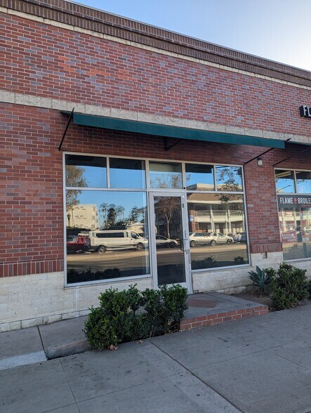 122 E 17th St, Santa Ana, CA à louer - Photo du bâtiment - Image 2 de 7
