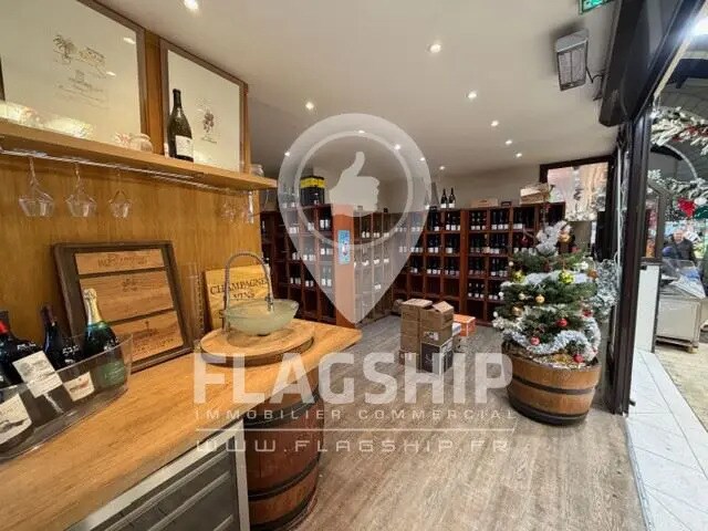 Retail in Versailles for lease Building Photo- Image 1 of 10