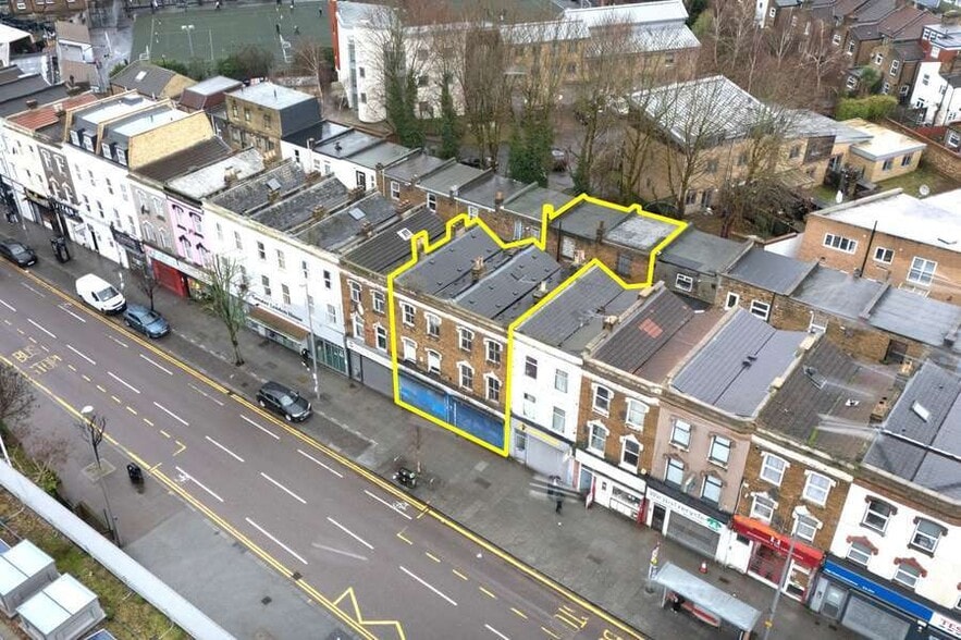555-557 High Rd, Londres à vendre - Photo du bâtiment - Image 3 de 3