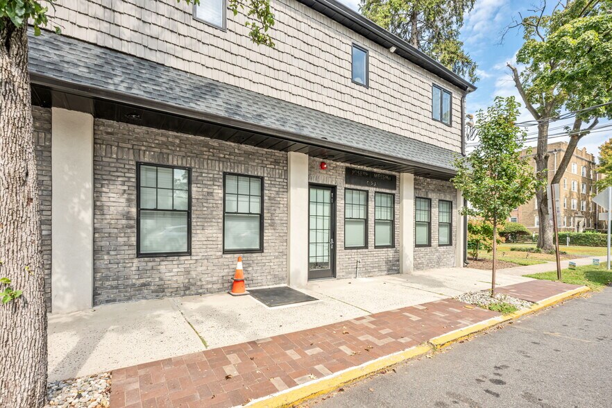 67 Park Ave, Bloomfield, NJ à vendre - Photo du bâtiment - Image 2 de 34