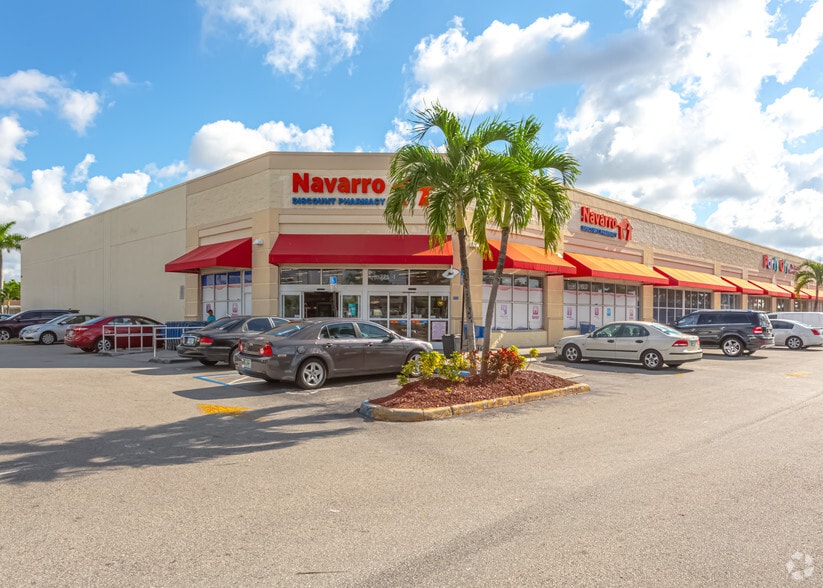663-775 W 49th St, Hialeah, FL for lease - Primary Photo - Image 1 of 3