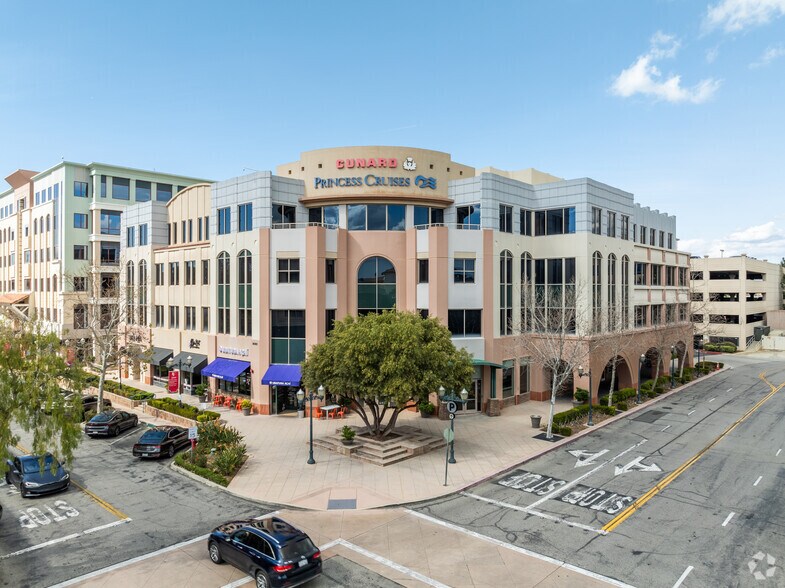 24303 Town Center Dr, Valencia, CA à vendre - Photo du bâtiment - Image 3 de 8