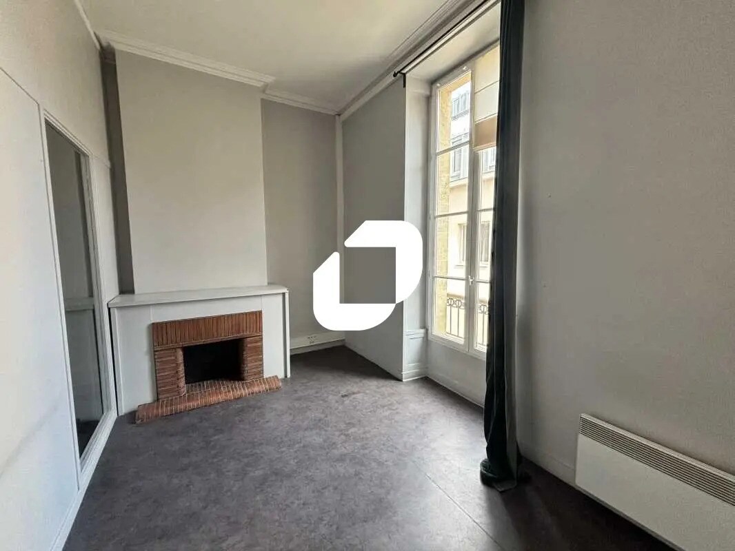 Office in Bordeaux for lease Interior Photo- Image 1 of 11