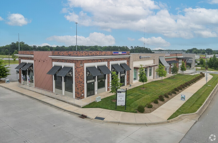 129 Mecklynn Rd, Mooresville, NC for lease - Primary Photo - Image 1 of 6