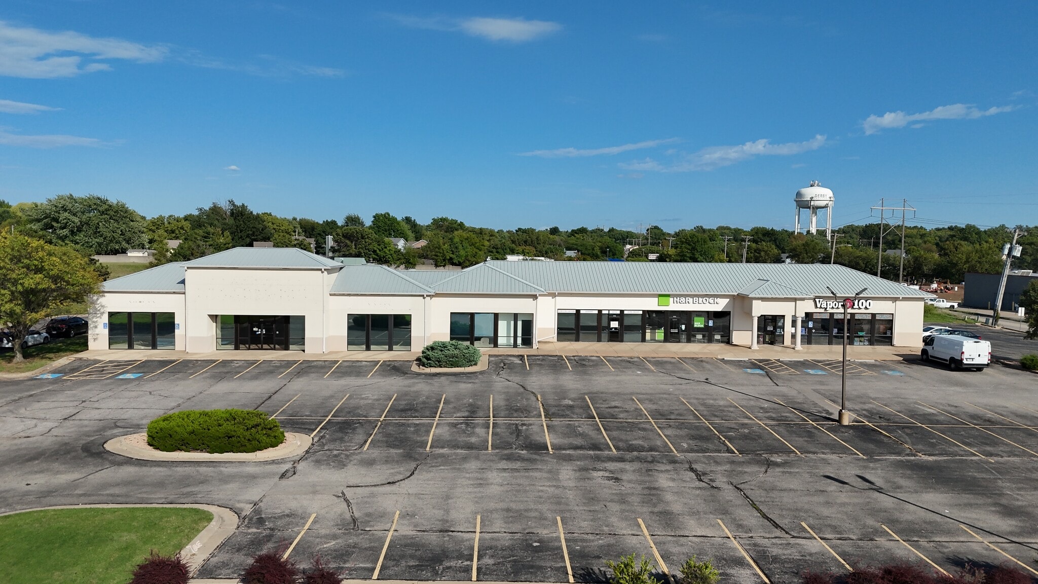 1900-1906 Johnson Dr, Derby, KS for lease Primary Photo- Image 1 of 16
