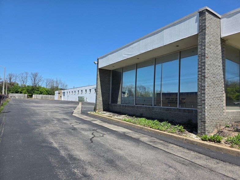 750 Trumbull Dr, Pittsburgh, PA for lease - Building Photo - Image 2 of 28