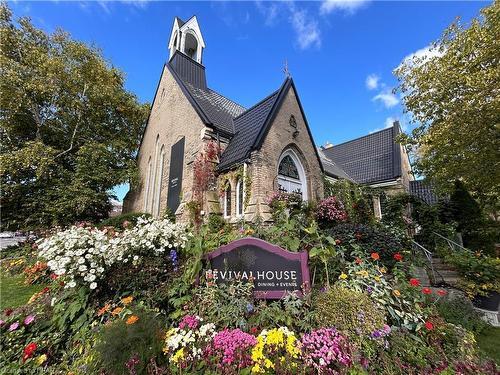 70 Brunswick St, Stratford, ON à vendre - Photo du bâtiment - Image 1 de 1