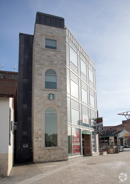 8 Queen St E, Brampton, ON à louer - Photo du bâtiment - Image 2 de 6