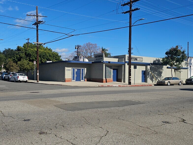 10653-10657 Burbank Blvd, North Hollywood, CA à vendre - Photo du bâtiment - Image 2 de 14