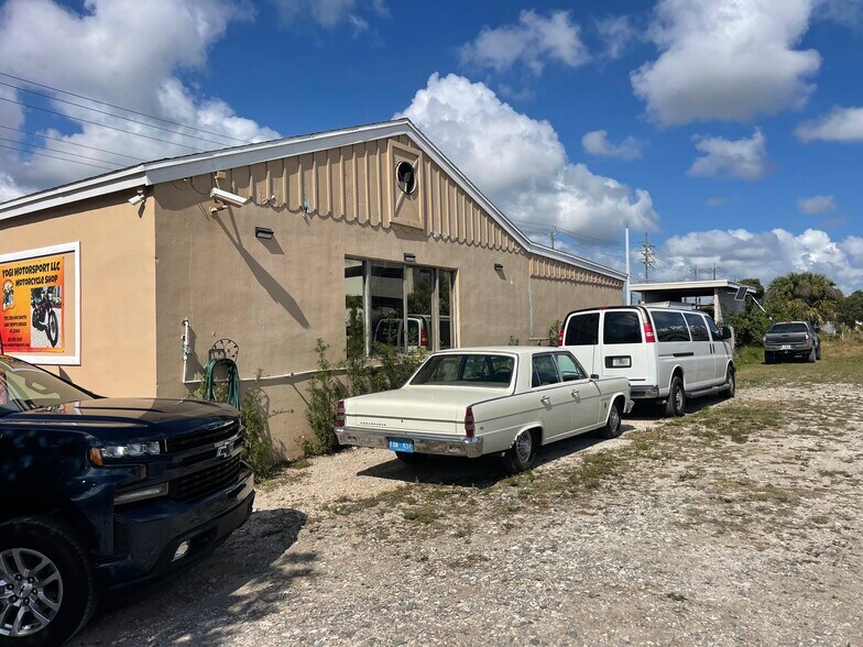 1110 2nd Ave S, Lake Worth, FL for sale - Building Photo - Image 3 of 39