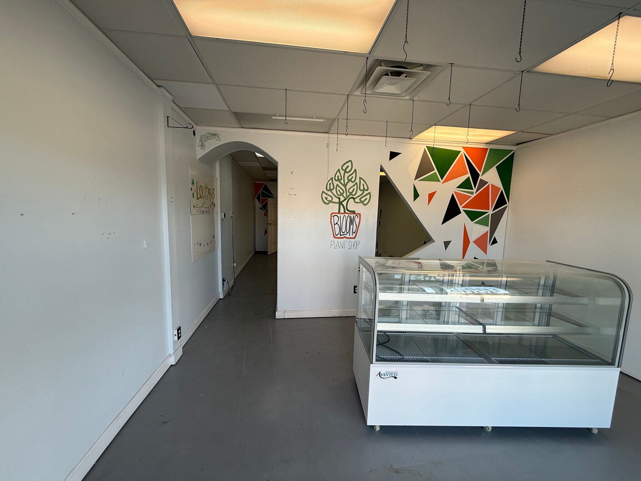 11109-11129 N Oak Tfwy, Kansas City, MO à louer Photo du bâtiment- Image 1 de 9