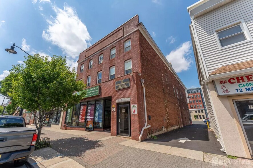 74 Main St, Woodbridge, NJ à louer - Photo du bâtiment - Image 2 de 6