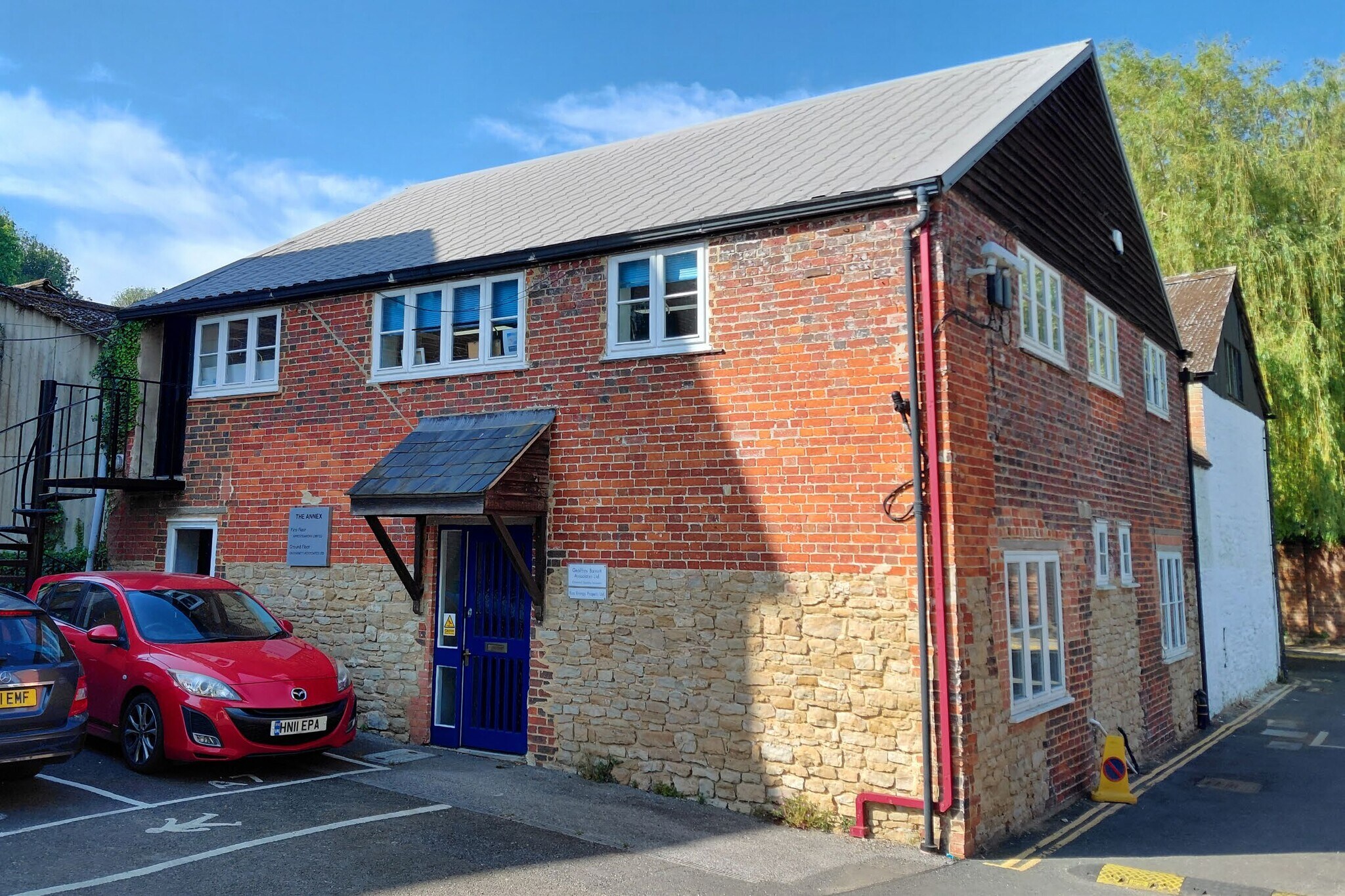 Mill Ln, Godalming for lease Primary Photo- Image 1 of 4