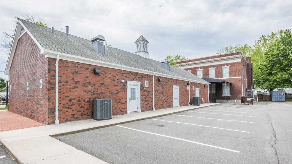 1 Hampton Rd, Southampton, NY for sale - Building Photo - Image 2 of 32