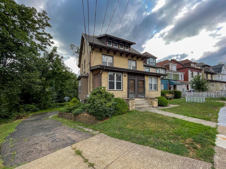 1663 Suburban Ave, Pittsburgh, PA for sale - Building Photo - Image 2 of 10