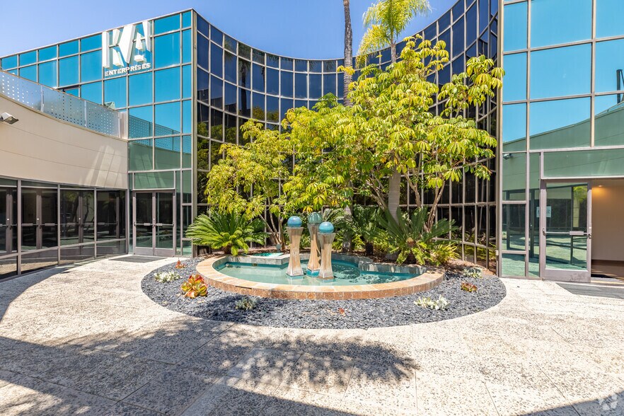 5820 Oberlin Dr, San Diego, CA à vendre - Photo du bâtiment - Image 3 de 25