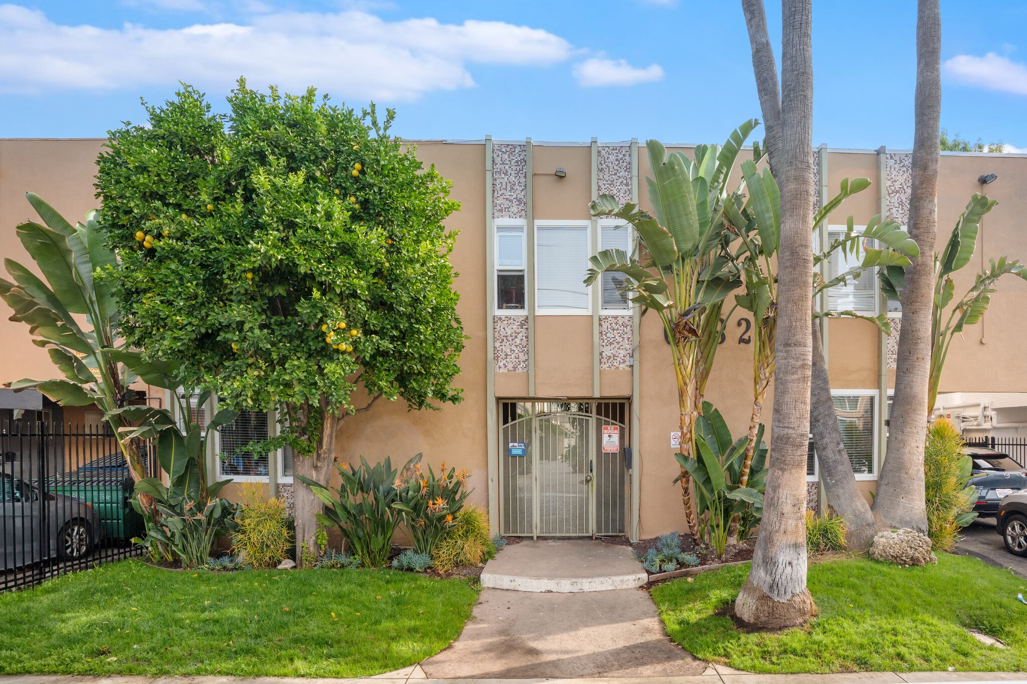 6632 Darby Ave, Reseda, CA for sale Primary Photo- Image 1 of 43