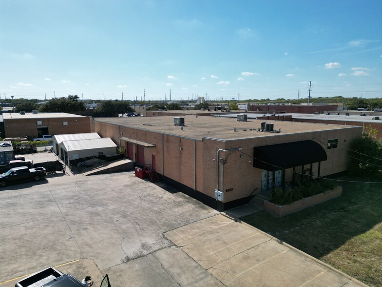 9203 Diplomacy Row, Dallas, TX for lease - Building Photo - Image 2 of 5