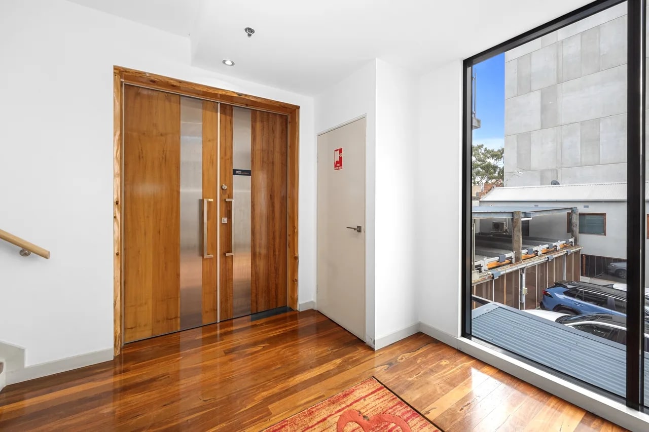 2 Kent Pl, South Melbourne, VIC 3205 - Unité 4 - - Photo intérieure - Image 1 of 12