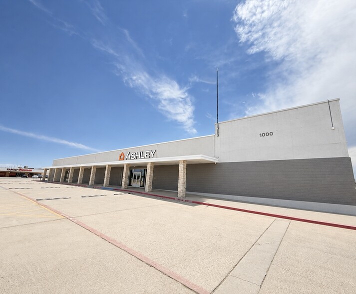 1000 S Main St, Roswell, NM for sale - Building Photo - Image 1 of 46