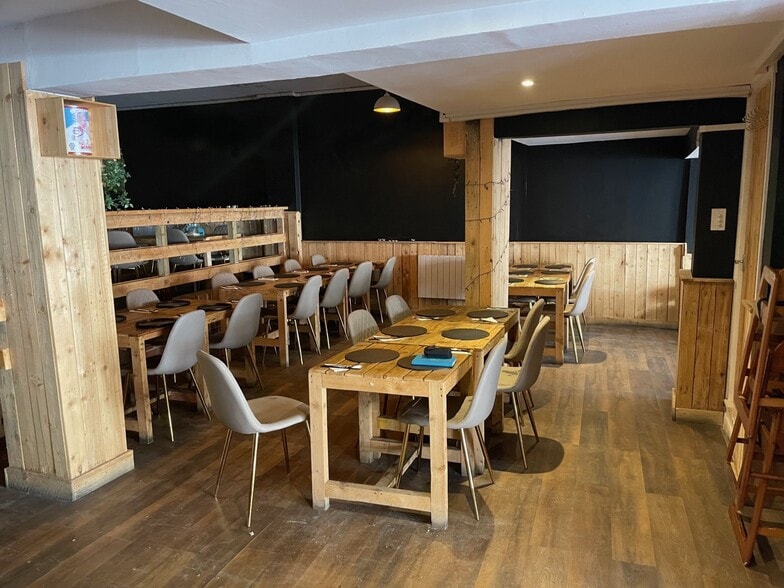 59-61 High St, Halstead for lease - Interior Photo - Image 3 of 12