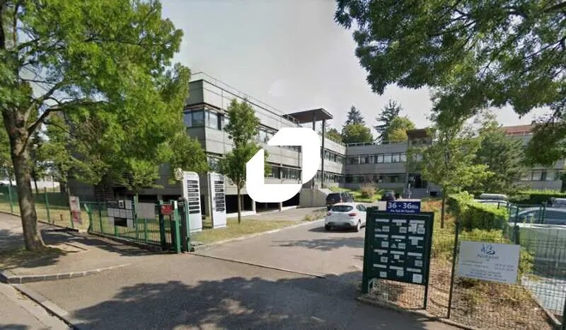 Office in Sainte-Foy-lès-Lyon for lease Building Photo- Image 1 of 10