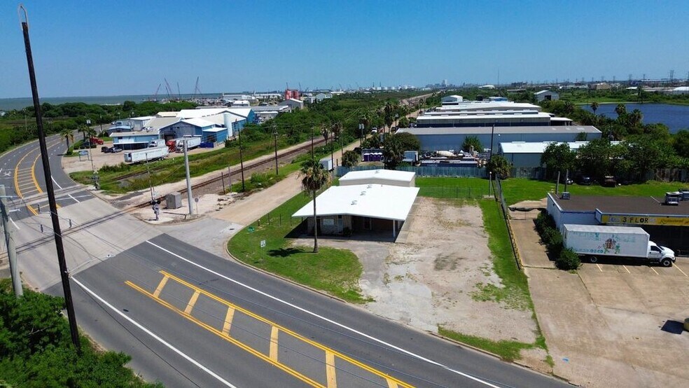 8017 Harborside Dr, Galveston, TX à vendre - Photo du bâtiment - Image 2 de 7