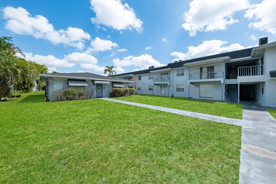 2221 NW 58th Ave, Lauderhill, FL for sale - Primary Photo - Image 1 of 40