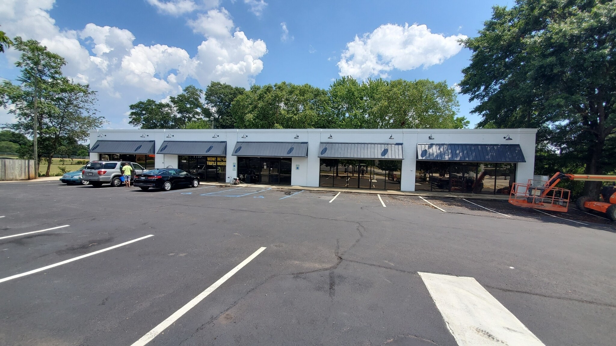 1700 E North St, Greenville, SC for lease Primary Photo- Image 1 of 2