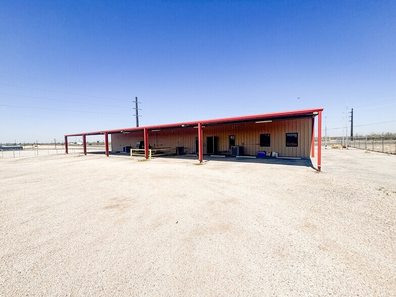 9218 S Service Rd, Big Spring, TX à vendre - Photo du bâtiment - Image 2 de 13