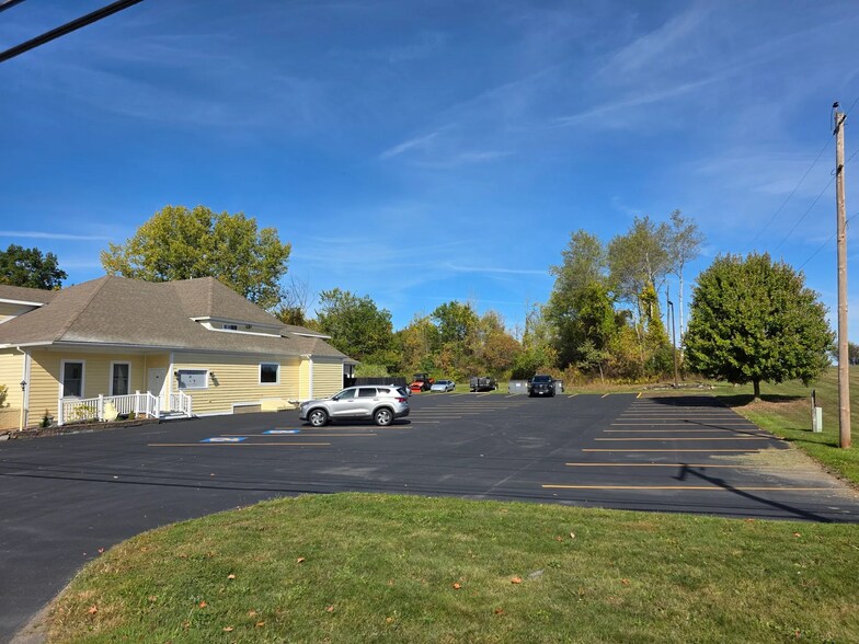 3177 Seneca Tpke, Canastota, NY à vendre - Photo du bâtiment - Image 3 de 18