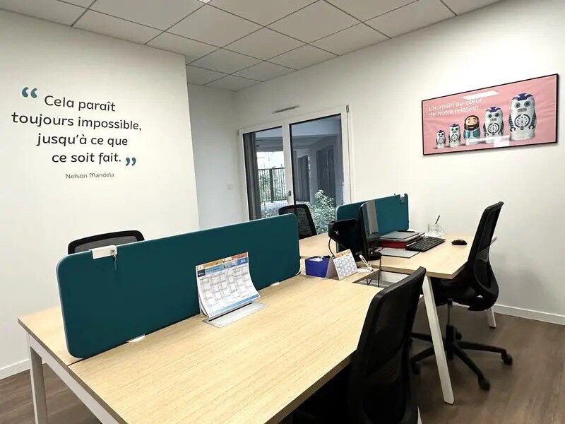 Commerce de détail dans Bron à louer Photo intérieure- Image 1 de 9