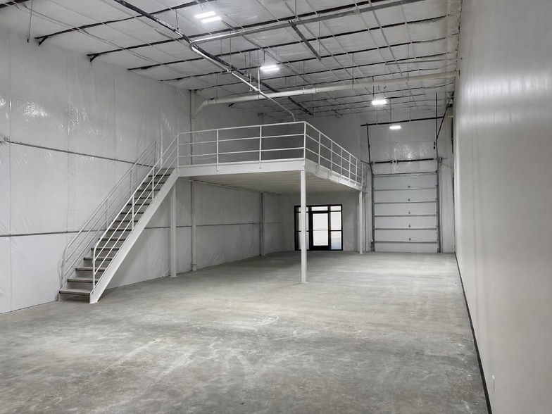 183 Crossing, Lockhart, TX for sale - Building Photo - Image 3 of 9
