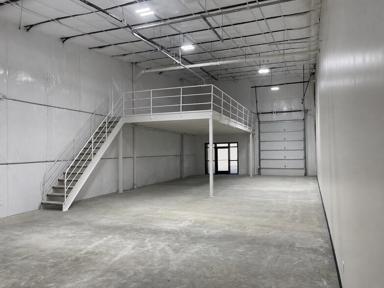 183 Crossing, Lockhart, TX à vendre - Photo du bâtiment - Image 3 de 9