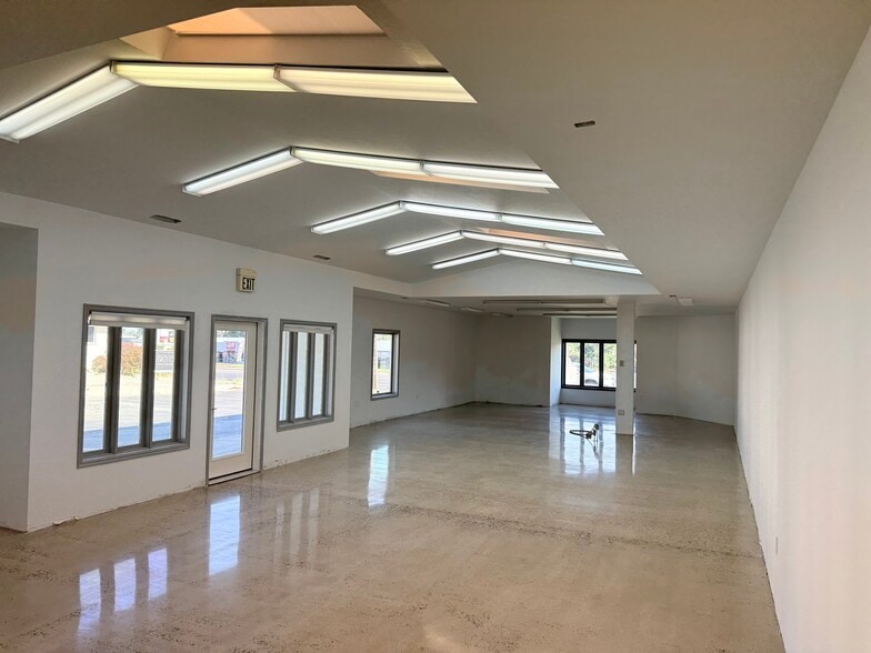 1920 E Fort Union Blvd, Salt Lake City, UT for lease - Building Photo - Image 3 of 8