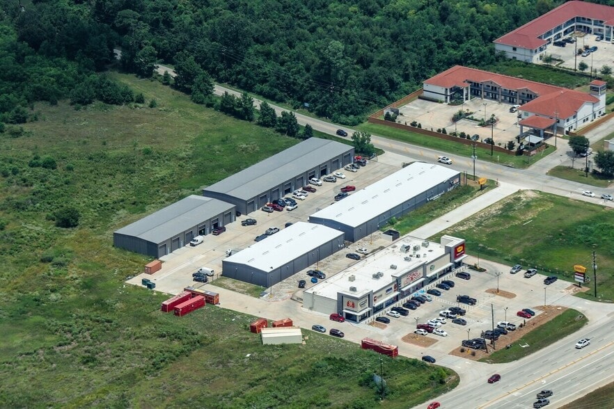 19737 Lee Rd Freestanding Buildings portfolio of 3 properties for sale on LoopNet.ca - Aerial - Image 2 of 7