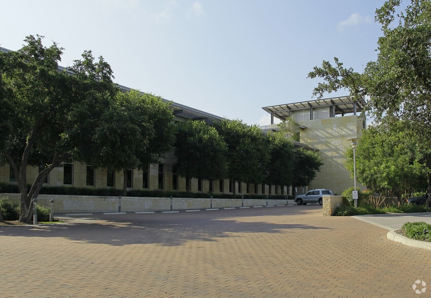 200 E Basse Rd, San Antonio, TX for lease - Building Photo - Image 3 of 9