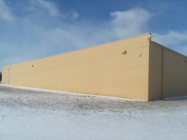 10 W 2nd St, Pana, IL for lease - Building Photo - Image 3 of 6