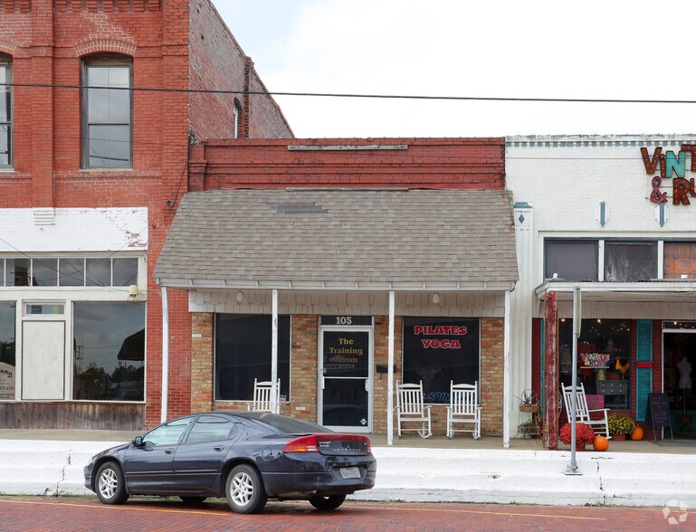 105 N 4th St, Wills Point, TX à louer - Photo du bâtiment - Image 3 de 15