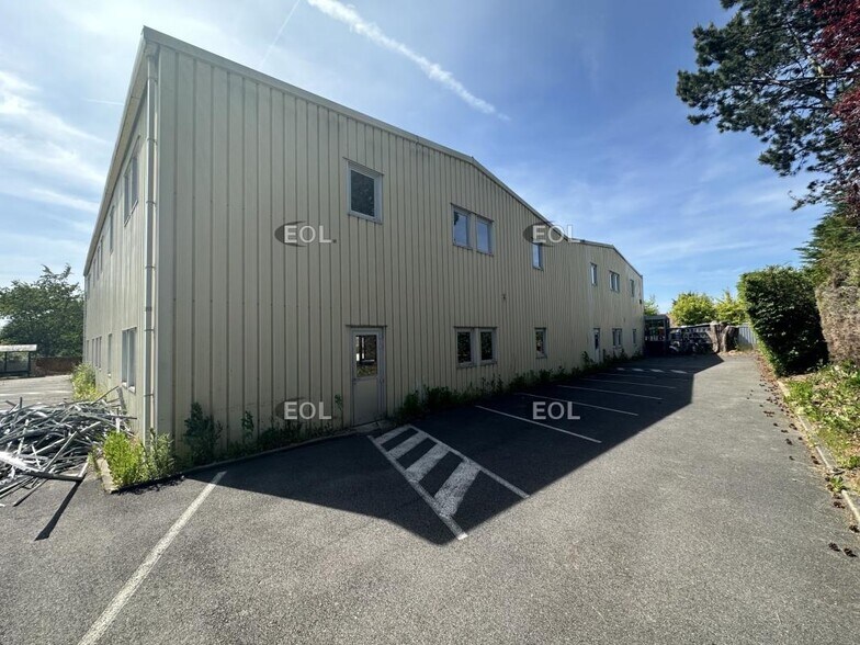 Flex dans Chanteloup-en-Brie à louer - Photo du bâtiment - Image 2 de 7
