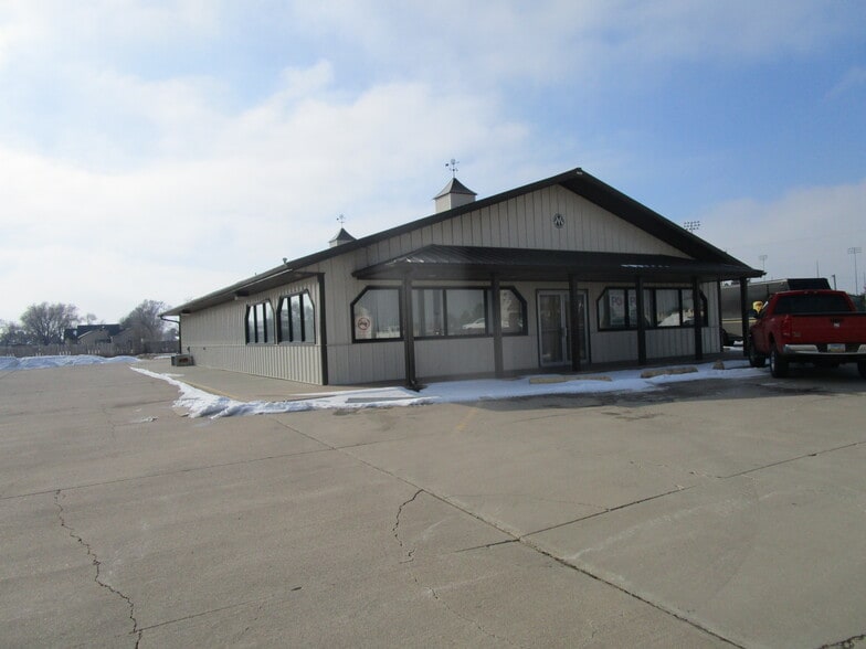 2006 E Schulman Ave, Garden City, KS for lease - Primary Photo - Image 1 of 19
