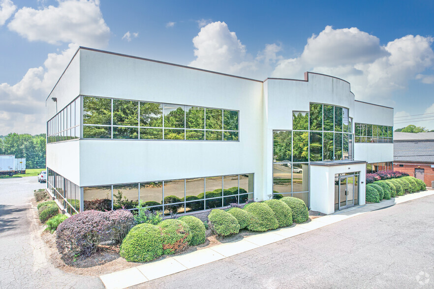 700 Matthews-Mint Hill Rd, Matthews, NC for lease - Building Photo - Image 1 of 6