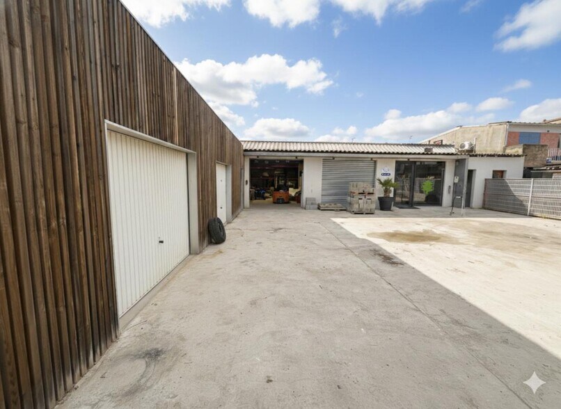 Flex dans La Crau à louer - Photo du bâtiment - Image 2 de 9
