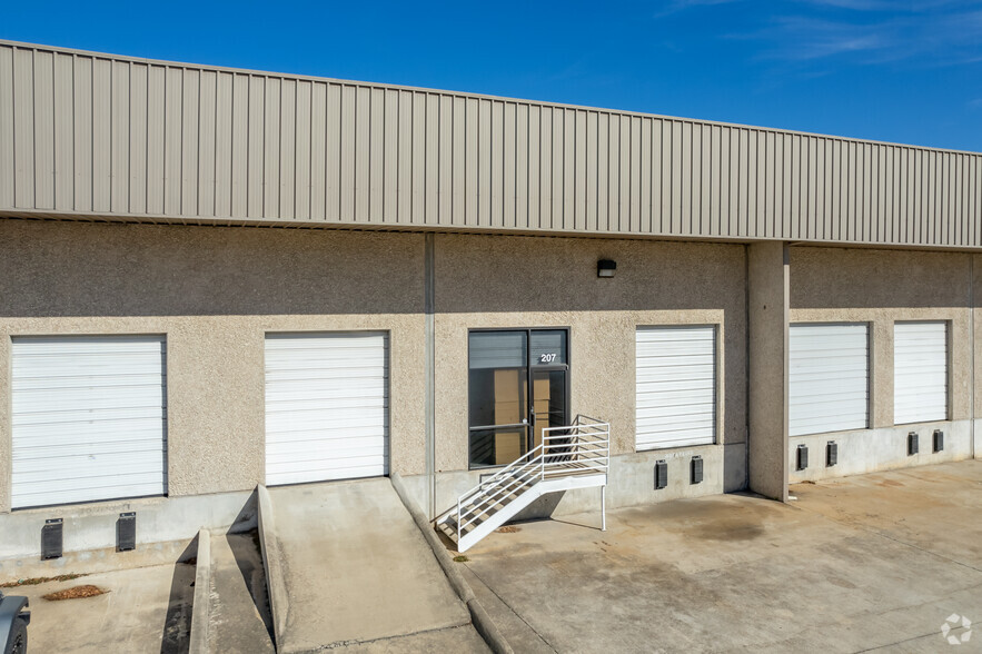 3913 Todd Ln, Austin, TX for lease - Building Photo - Image 2 of 5